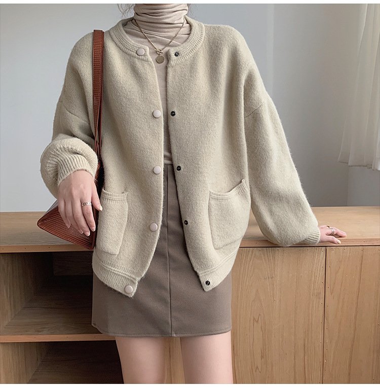 Women’s knit cardigan in a neutral color